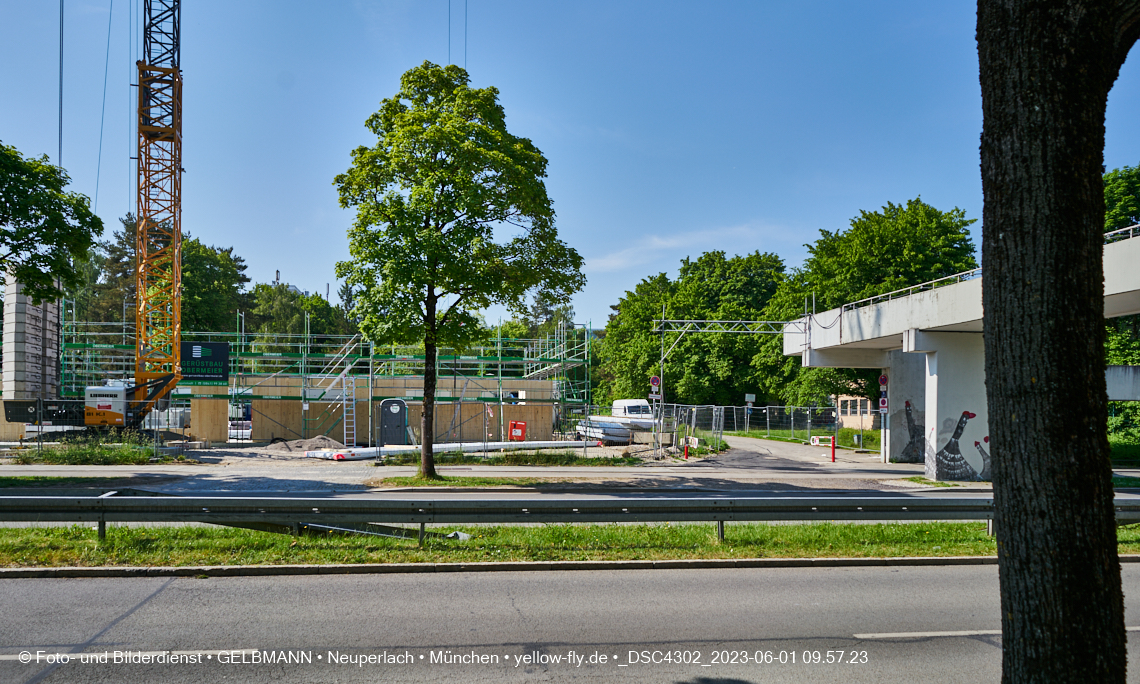 01.06.2023 - Neue Holzwände für das Haus für Kinder in Neuperlach in München